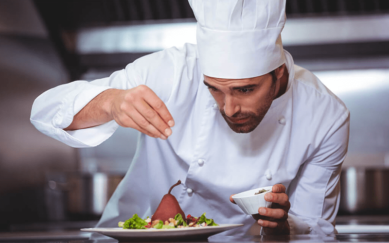 Mẫu áo bếp trưởng vạt thẳng, giấu khuy áo