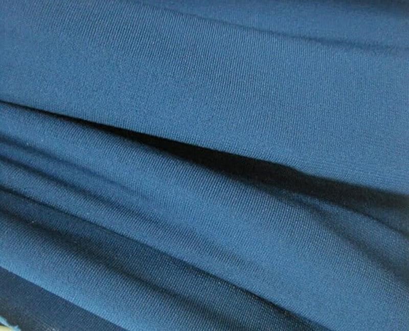 Cách bảo quản quần áo vải tuyết mưa