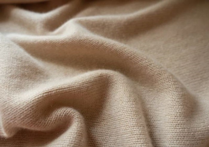 Ưu điểm nổi trội và nhược điểm của vải Cashmere